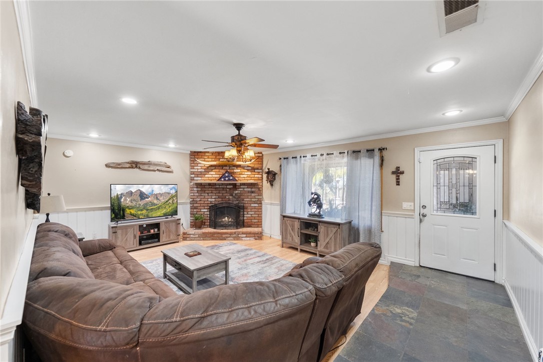 17465 Santa Rosa Mine Road Perris, CA 92570 - Photo 11 of 51 livingroom