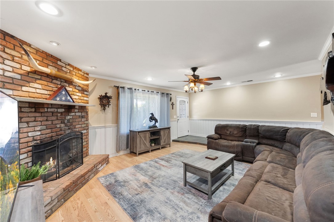 17465 Santa Rosa Mine Road Perris, CA 92570 - Photo 13 of 51 livingroom