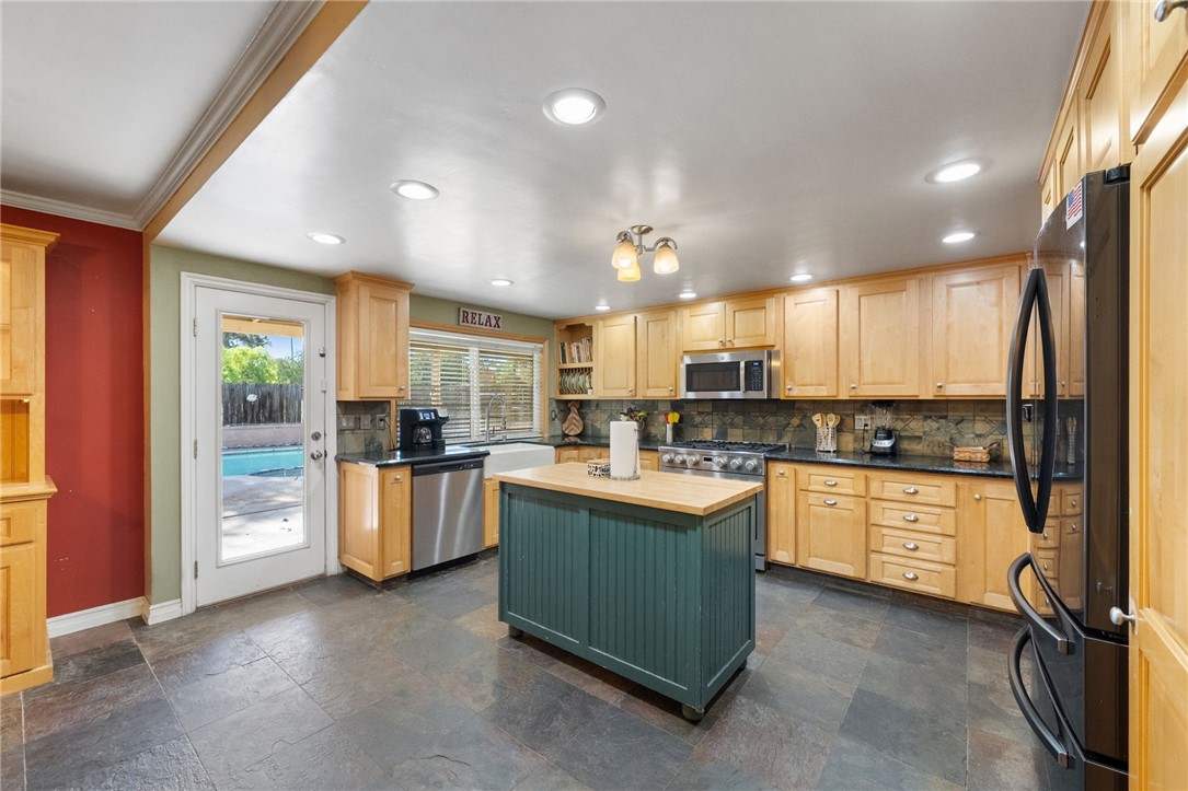 17465 Santa Rosa Mine Road Perris, CA 92570 - Photo 16 of 51 kitchen with island