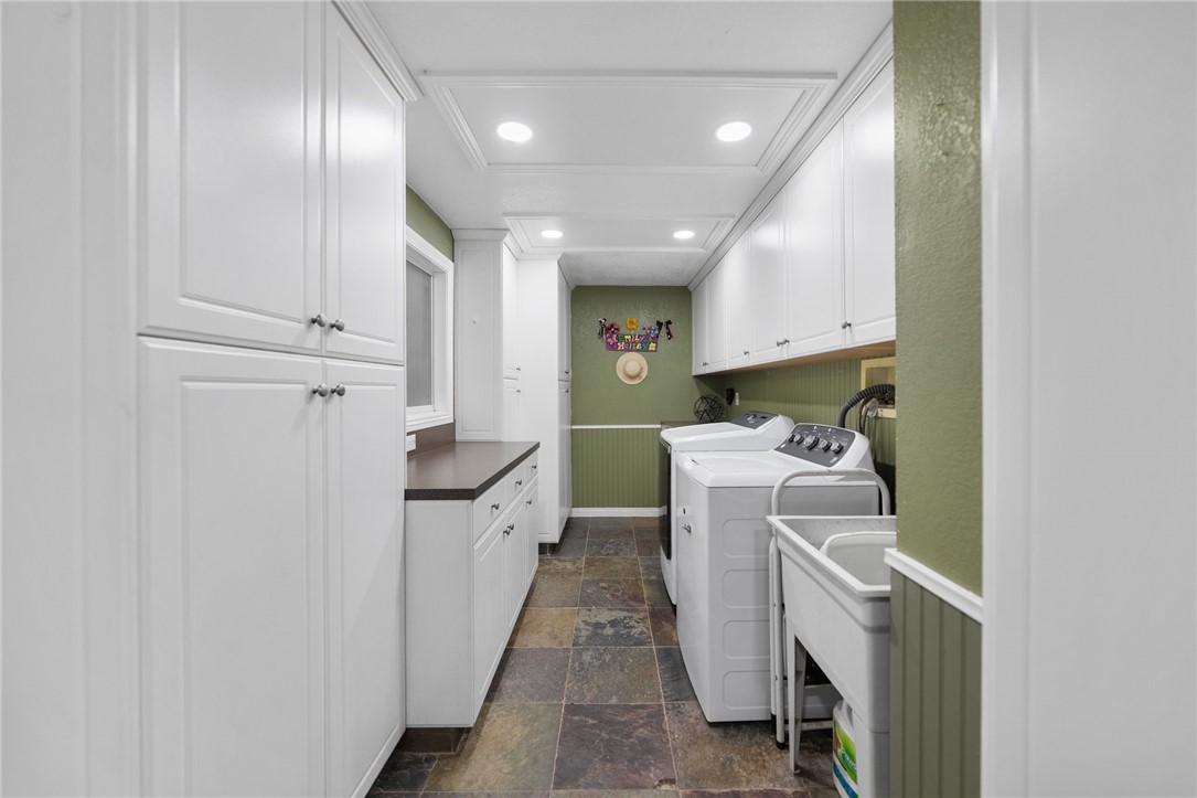 17465 Santa Rosa Mine Road Perris, CA 92570 - Photo 20 of 51 huge laundry room