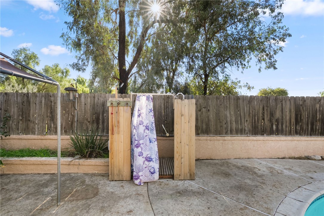 17465 Santa Rosa Mine Road Perris, CA 92570 - Photo 32 of 51 shower with hot and cold water