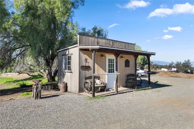 $850,000 | 17465 Santa Rosa Mine Road, Perris, CA 92570