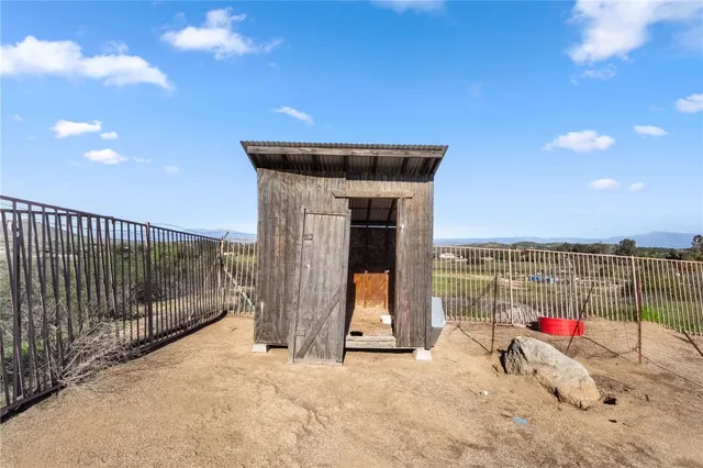 $850,000 | 17465 Santa Rosa Mine Road, Perris, CA 92570