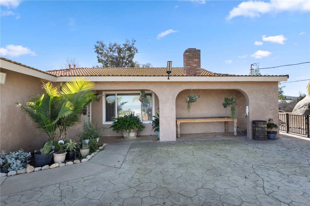 17465 Santa Rosa Mine Road Perris, CA 92570 - Photo 6 of 51 cobblestone fenced patio in front of house