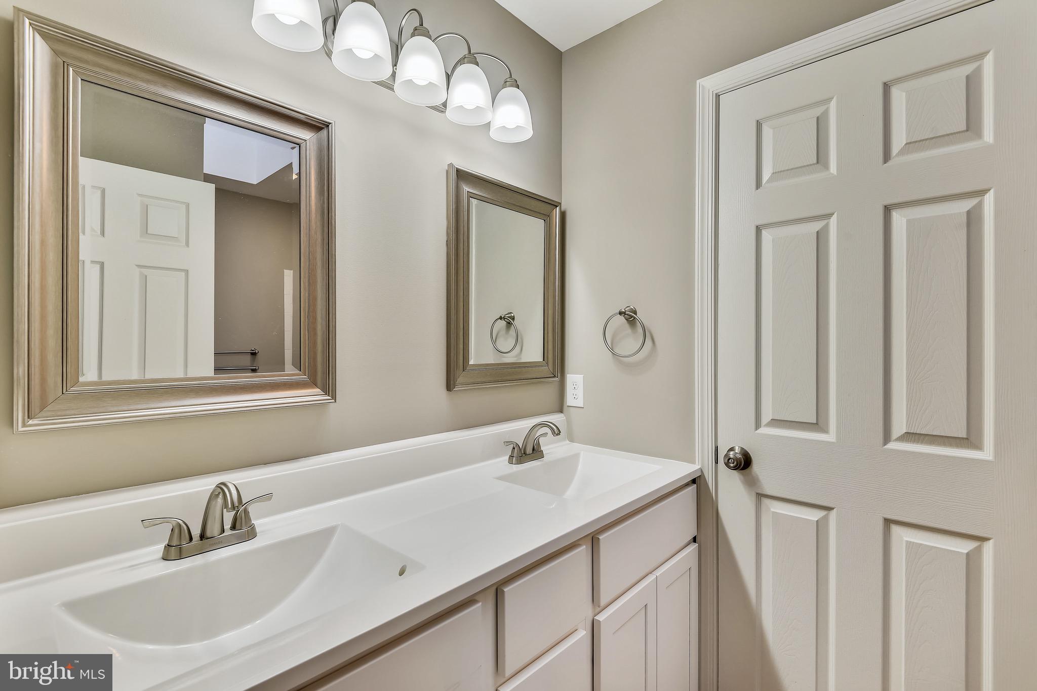 3810 Colony Point Place Edgewater, MD 21037 - Photo 20 of 61 Upstairs master bathroom