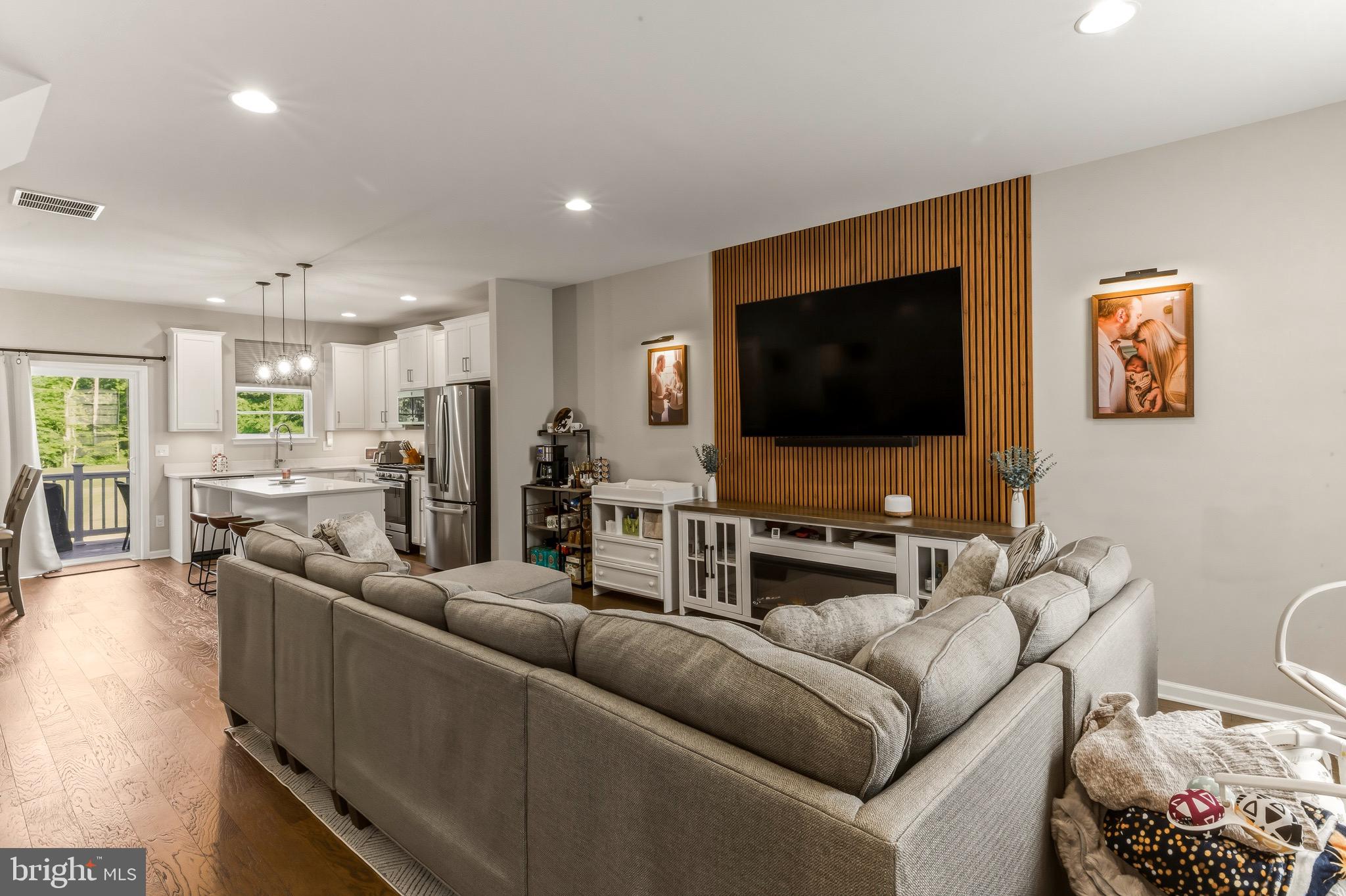 93 Aviary Road Thorofare, NJ 08086 - Photo 10 of 39 Living room
