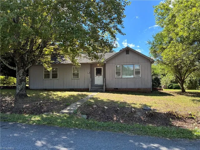 $148,990 | 138 Peacehaven Cir Mount, Mount Airy, NC 27030