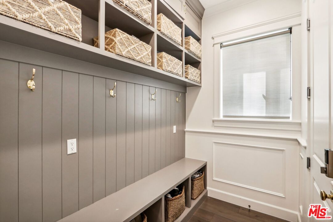 14000 Morrison Street Sherman Oaks, CA 91423 - Photo 17 of 34 a view of a door and a window