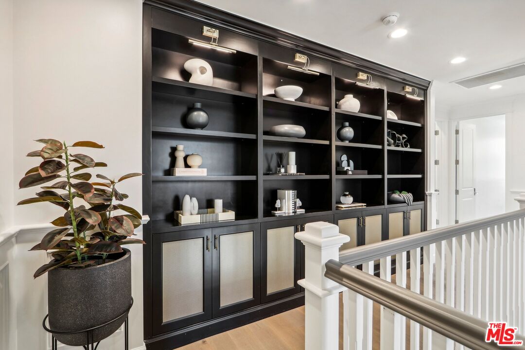 14000 Morrison Street Sherman Oaks, CA 91423 - Photo 25 of 34 a view of a black and white cabinets