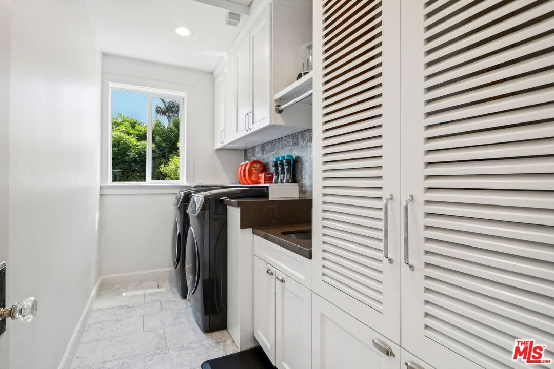 14000 Morrison Street Sherman Oaks, CA 91423 - Photo 31 of 34 a view of a kitchen and a window