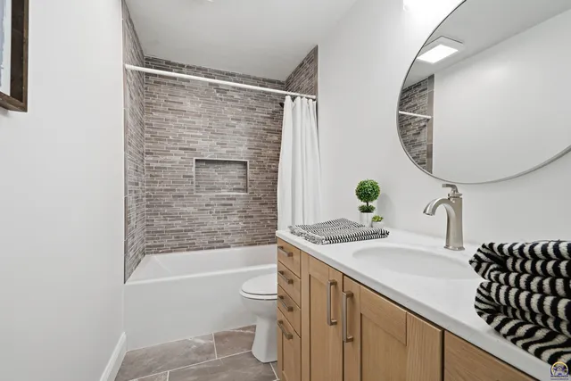 $299,900 | 310 Kellogg Lane, Auburn, KS 66402