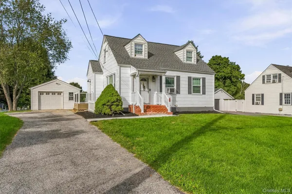$475,000 | 3 Kinderhook Drive, Poughkeepsie, NY 12603