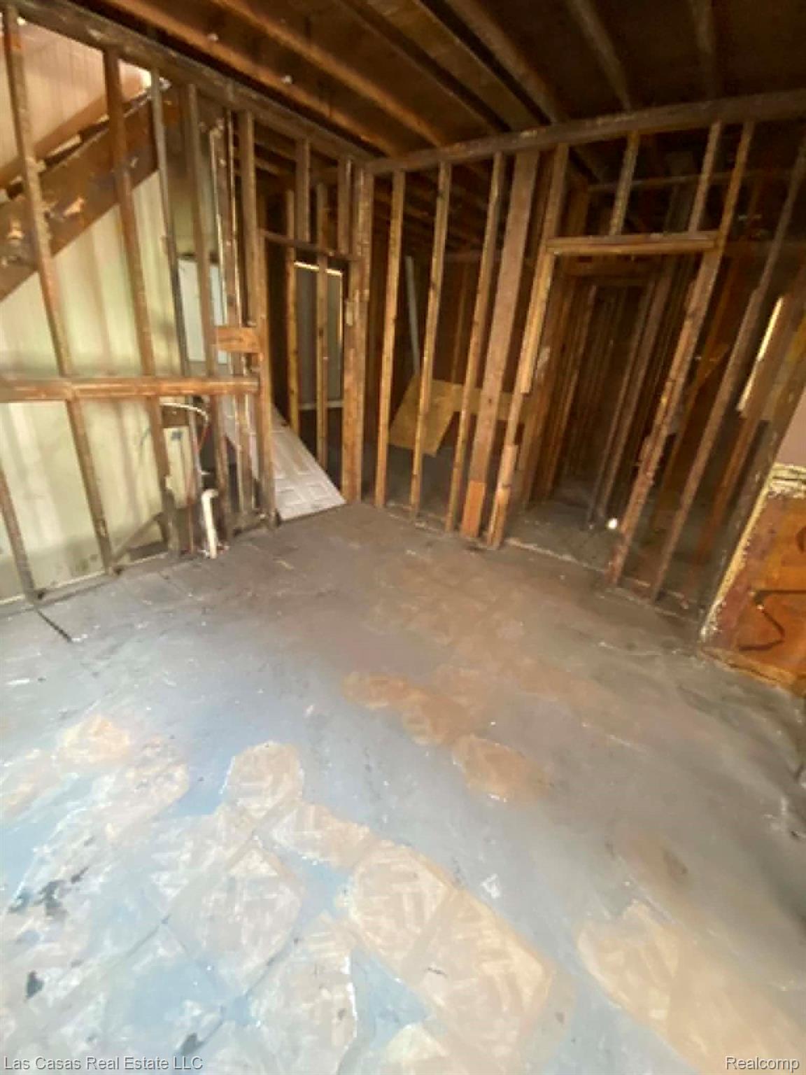 7545 Holmes Street Detroit, MI 48210 - Photo 3 of 12 8be0ba62-5ded-4ac4-86ad-118d4f06d0ef.jpeg