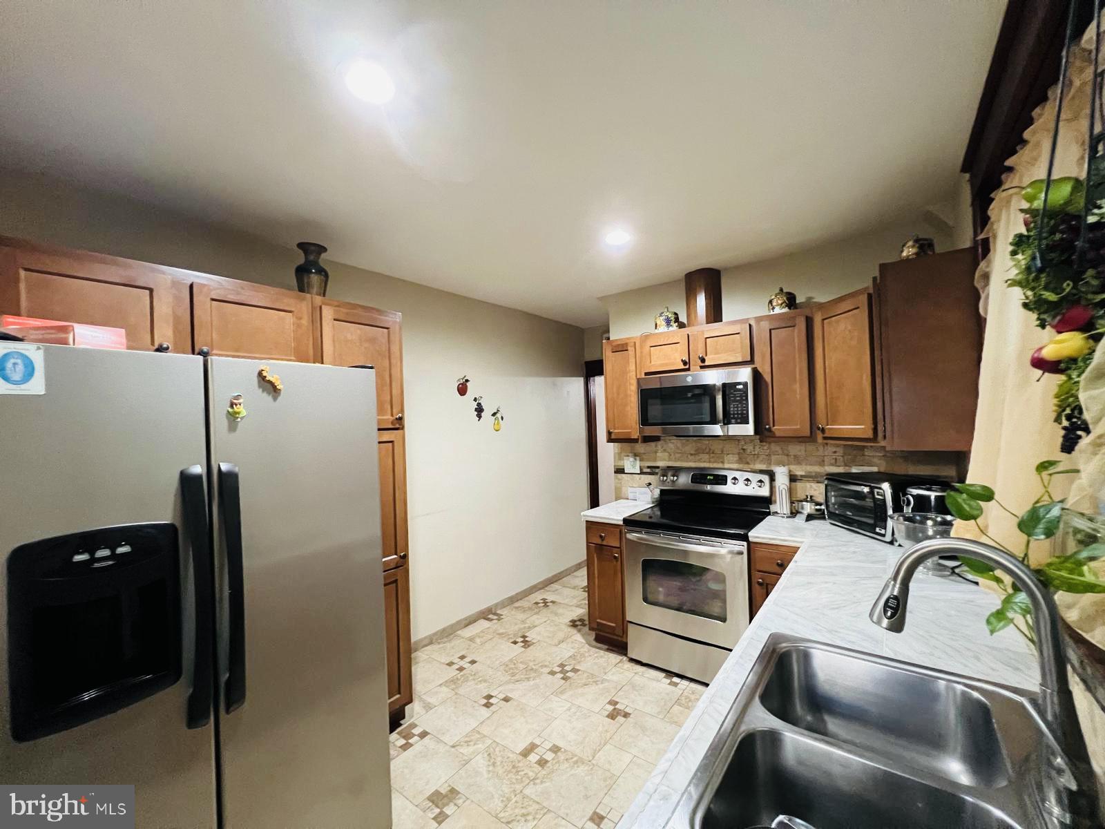 1227 North 11th Street Reading, PA 19604 - Photo 16 of 42