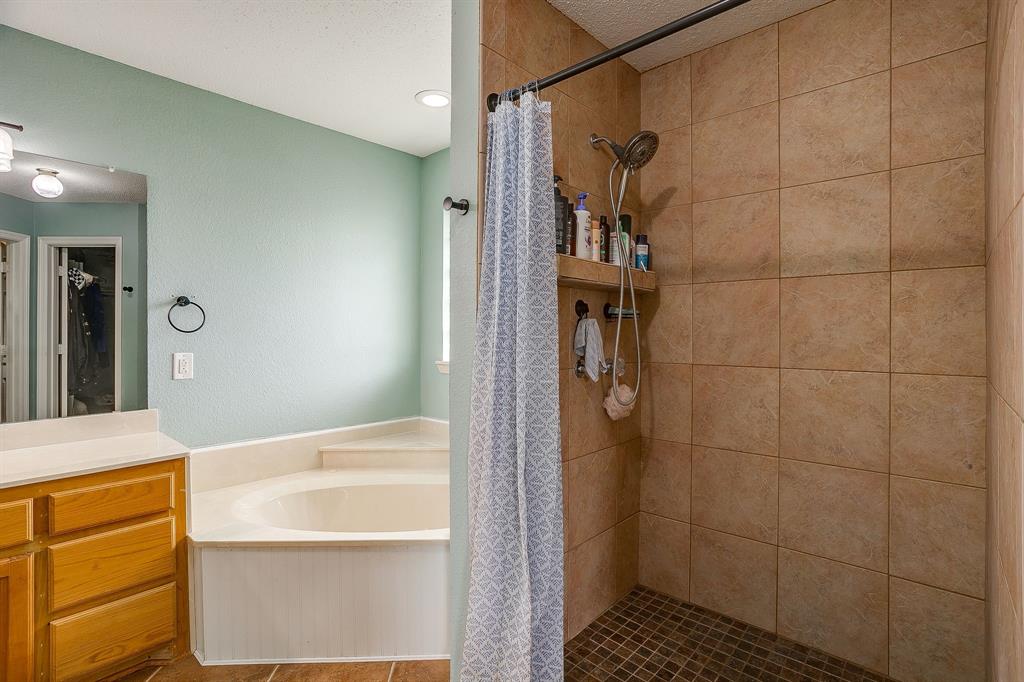1050 Hampel Road Palmer, TX 75152 - Photo 25 of 35 a bathroom with a shower