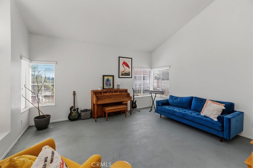 352 Leafwood Court Riverside, CA 92506 - Photo 7 of 42 a bedroom with furniture and a lounge chair
