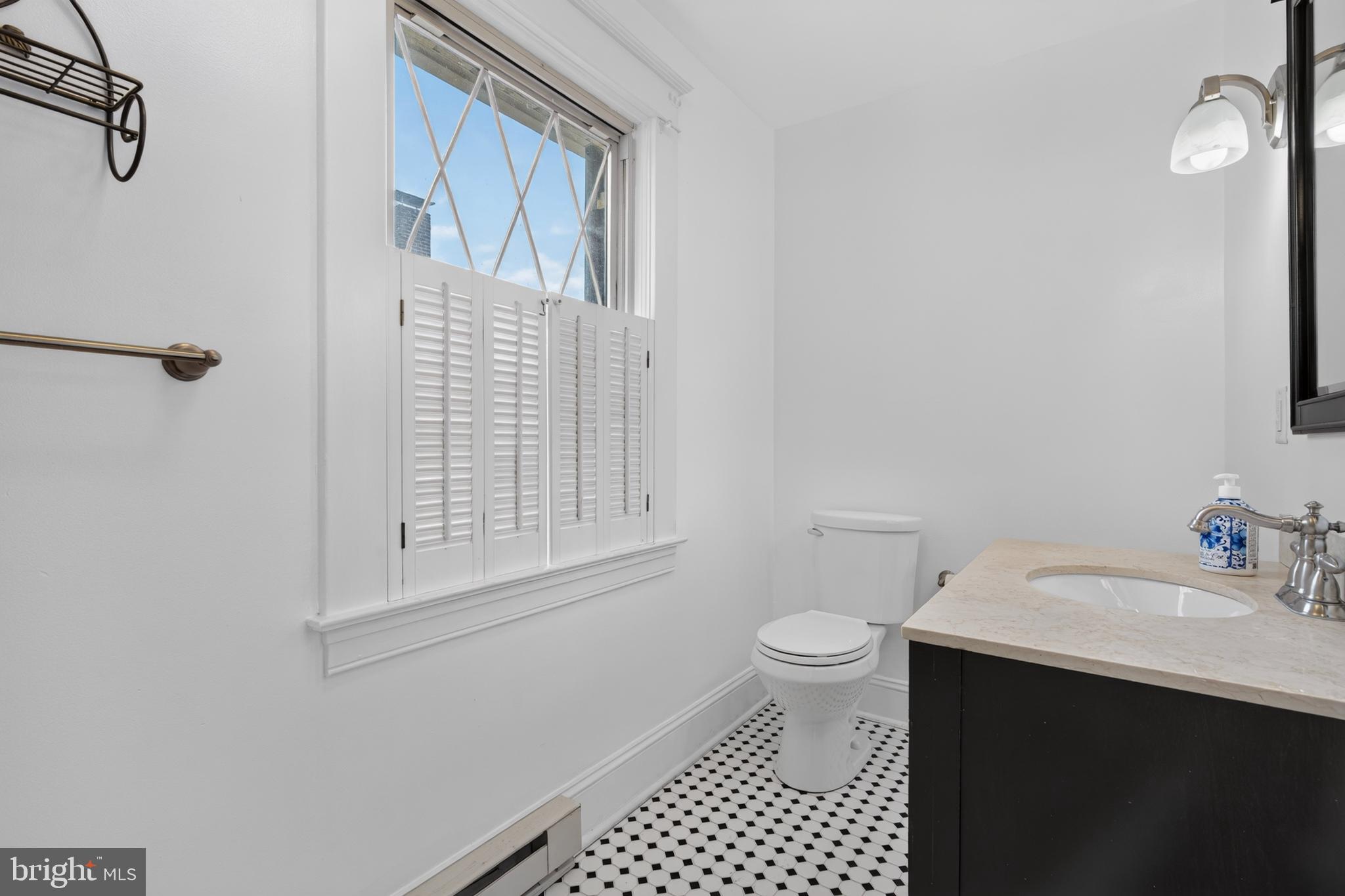 15 Overbrook Road Baltimore, MD 21228 - Photo 29 of 47 Primary bath
