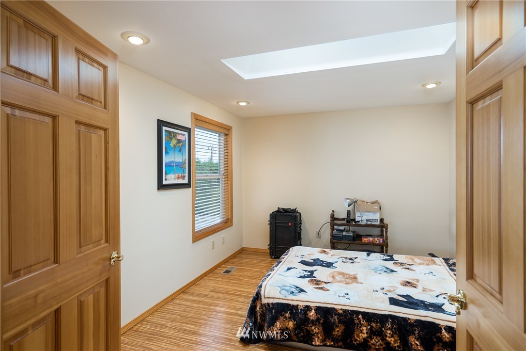 2361 West Beach Road Oak Harbor, WA 98277 - Photo 11 of 22 Gallery Image 11