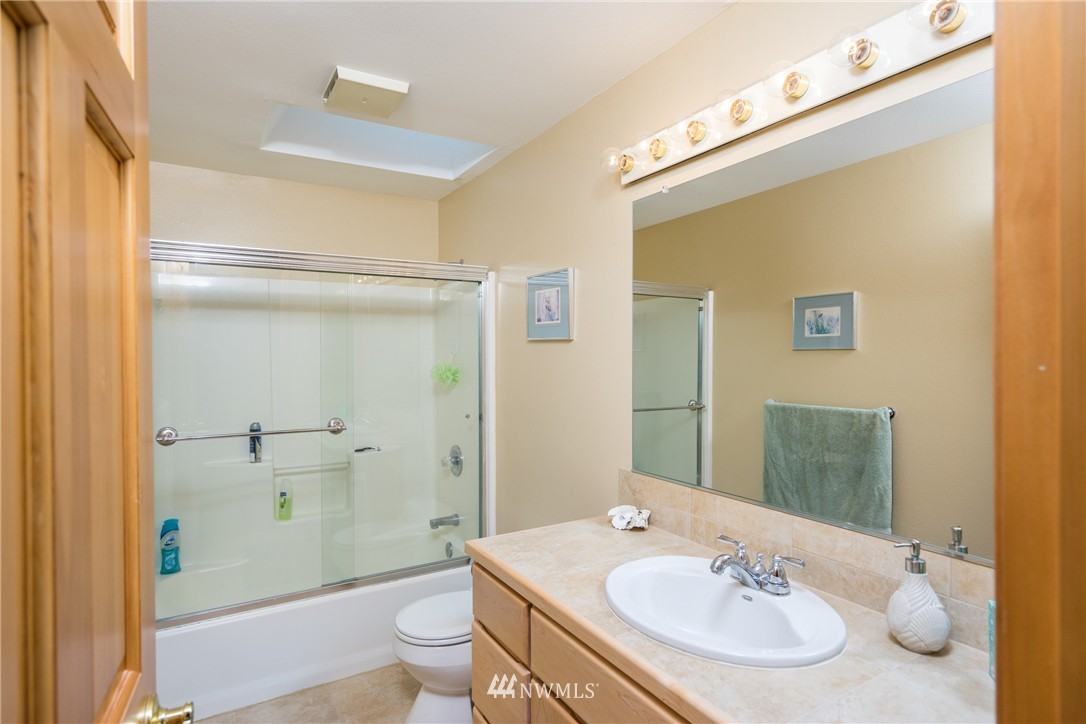 2361 West Beach Road Oak Harbor, WA 98277 - Photo 12 of 22 Gallery Image 12