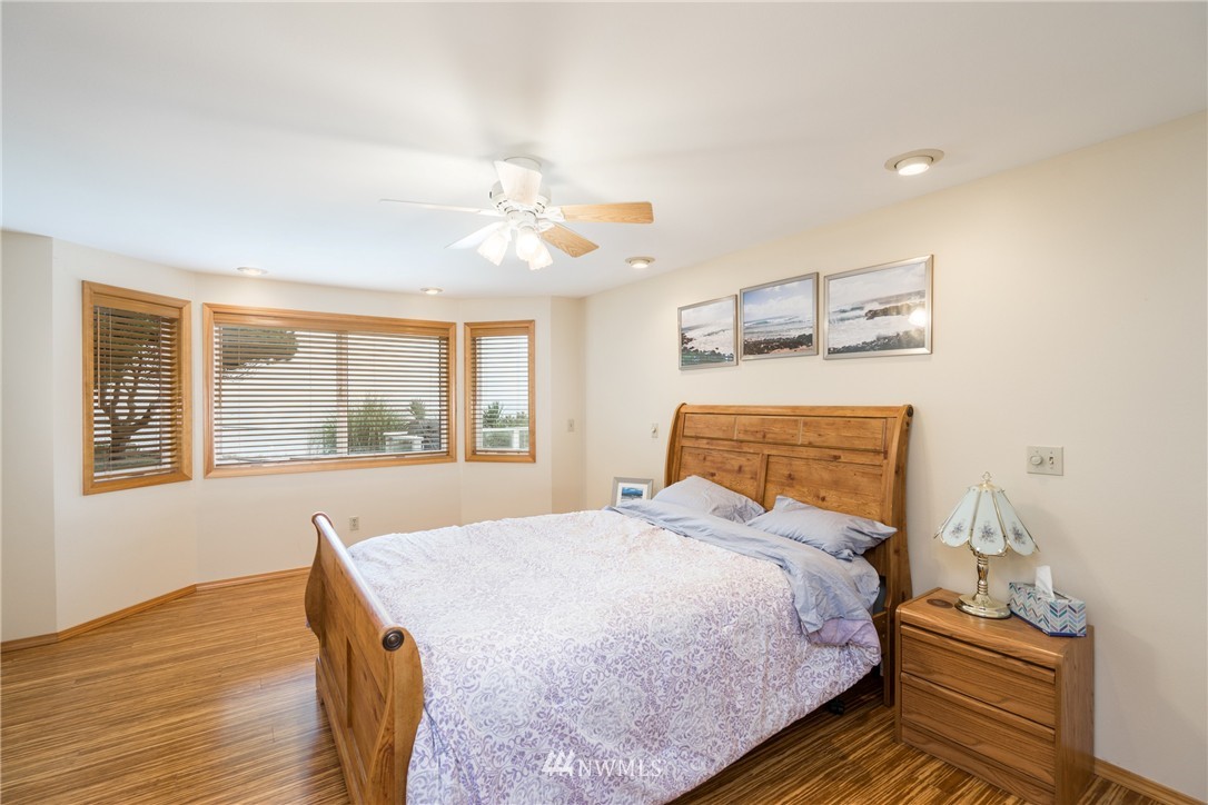 2361 West Beach Road Oak Harbor, WA 98277 - Photo 14 of 22 Gallery Image 14
