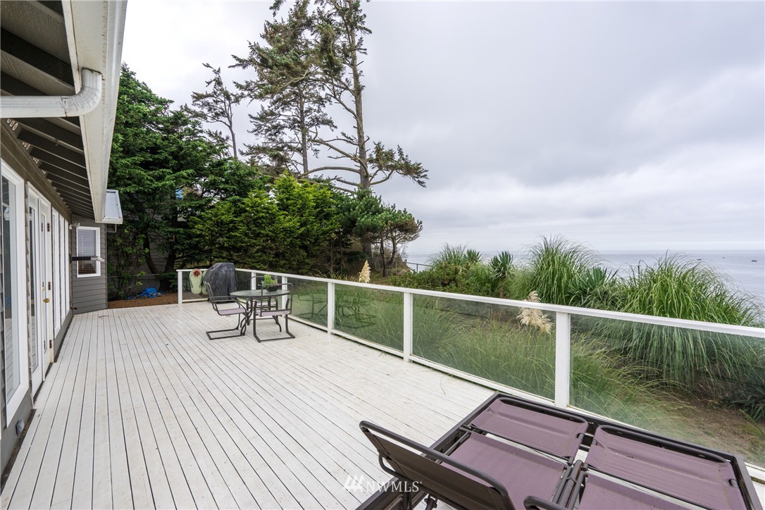 2361 West Beach Road Oak Harbor, WA 98277 - Photo 20 of 22 Gallery Image 20