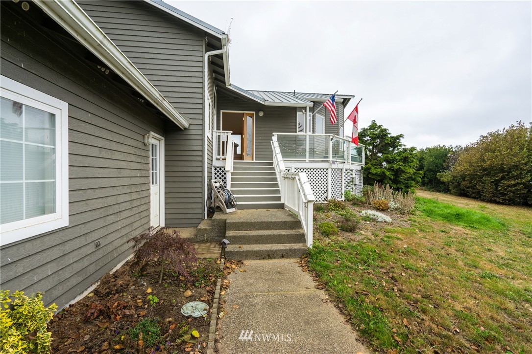 2361 West Beach Road Oak Harbor, WA 98277 - Photo 3 of 22 Gallery Image 3