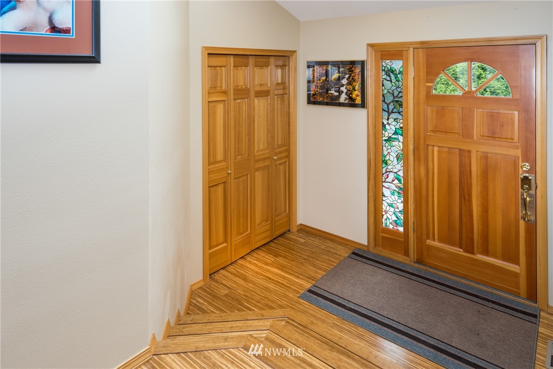 2361 West Beach Road Oak Harbor, WA 98277 - Photo 4 of 22 Gallery Image 4