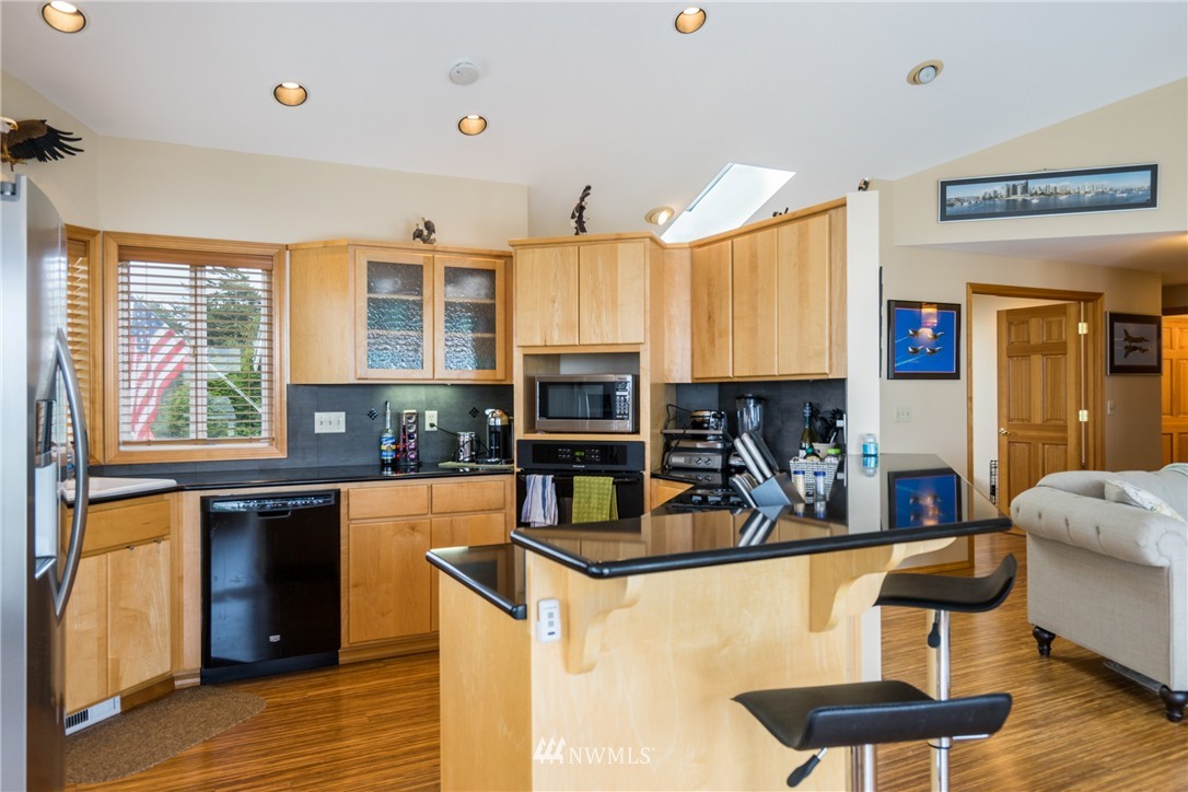 2361 West Beach Road Oak Harbor, WA 98277 - Photo 9 of 22 Gallery Image 9