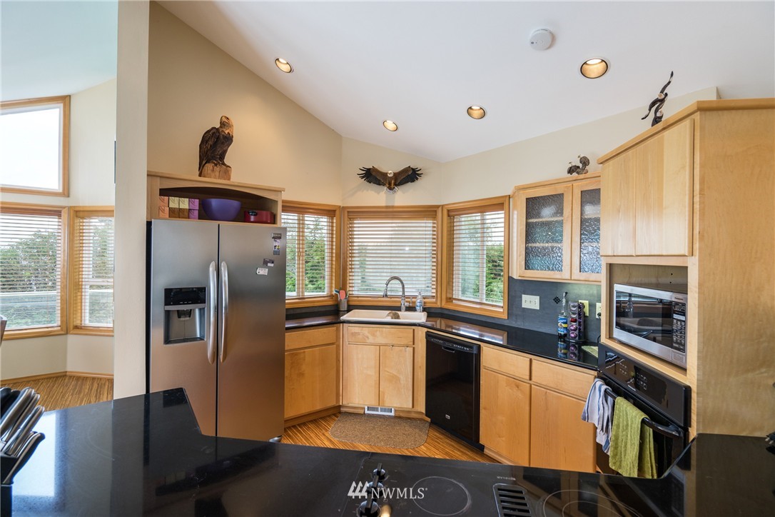 2361 West Beach Road Oak Harbor, WA 98277 - Photo 10 of 22 Gallery Image 10