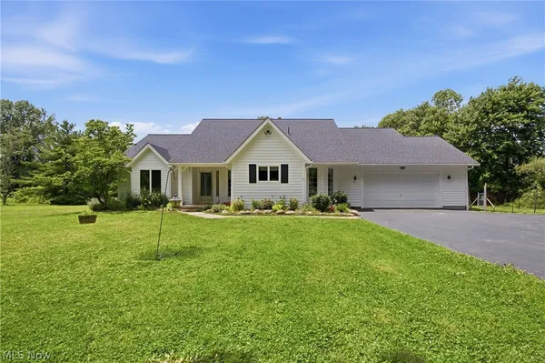 $500,000 | 18330 Shaw Road, Chagrin Falls, OH 44023
