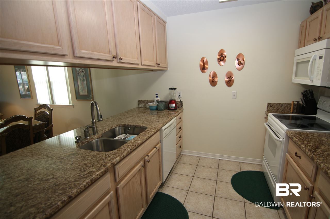 9592 Villas Drive, Unit 21B Foley, AL 36535 - Photo 3 of 25 Kitchen