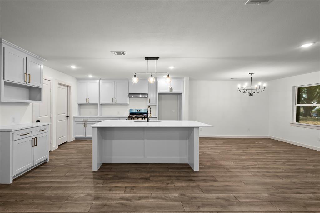 909 Robertson Road Grand Prairie, TX 75050 - Photo 6 of 36 Gallery Image 6