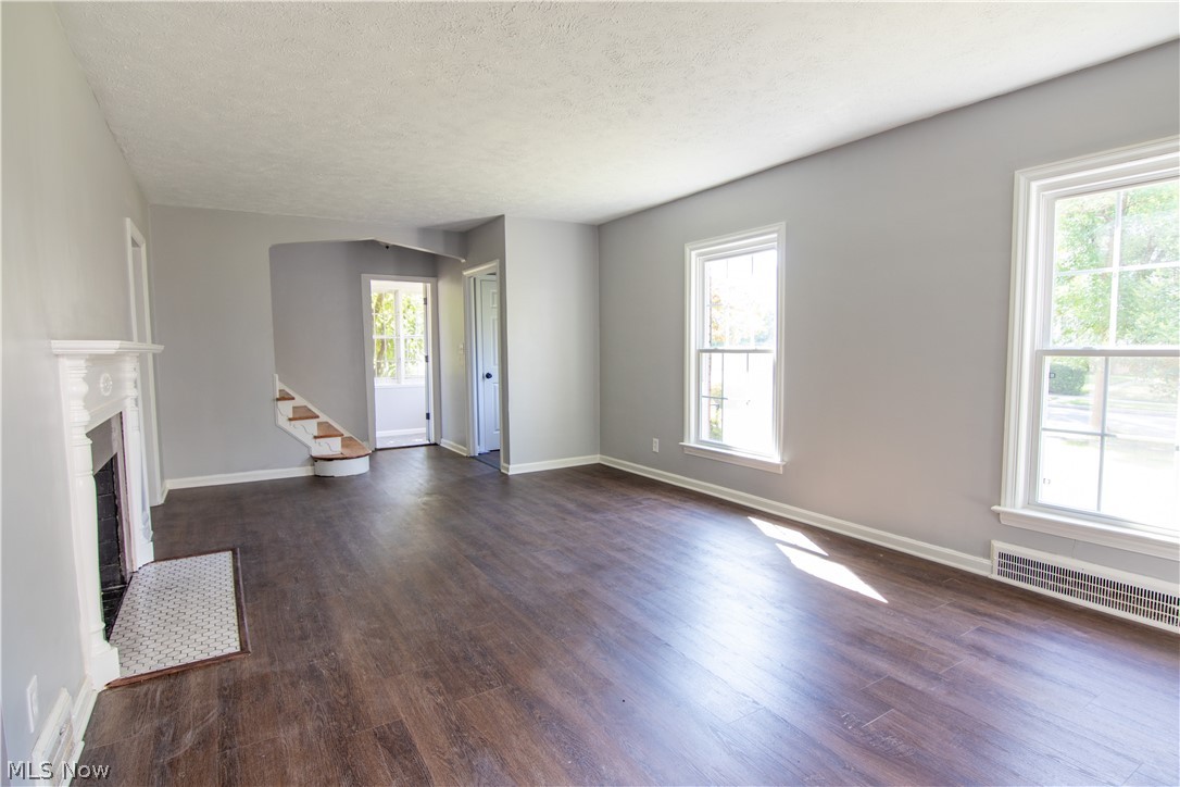 3331 Tullamore Road Cleveland, OH 44118 - Photo 3 of 22 Gallery Image 3