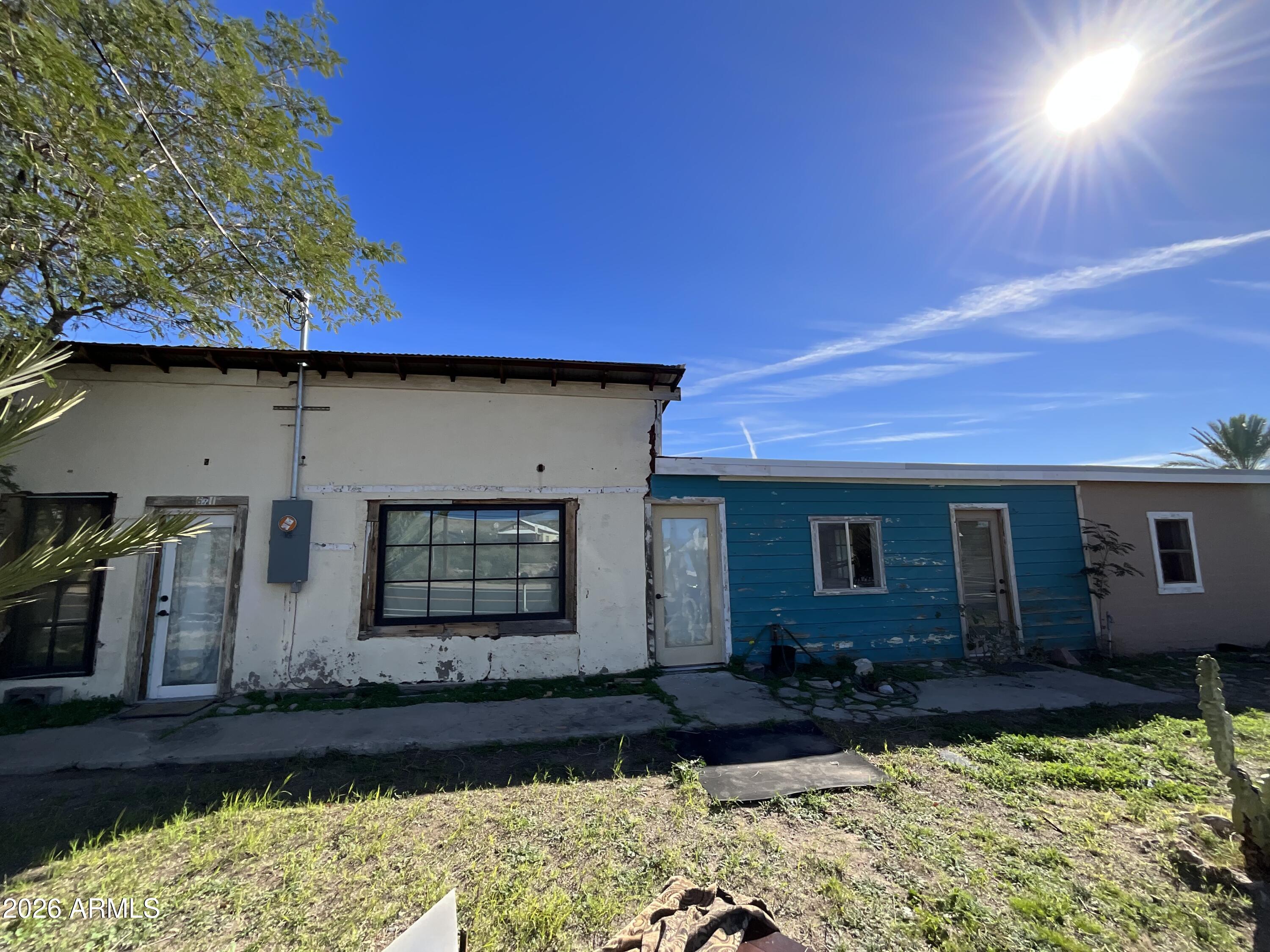 681 Main Street Superior, AZ 85173 - Photo 4 of 6 a front view of house with yard