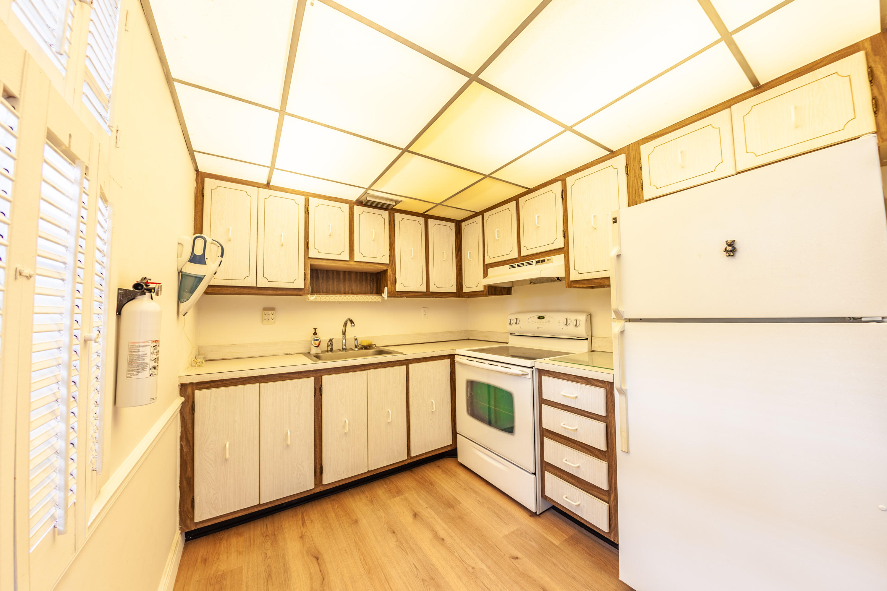 923 Normandy Trail Delray Beach, FL 33484 - Photo 4 of 26 IMG_2332-HDR