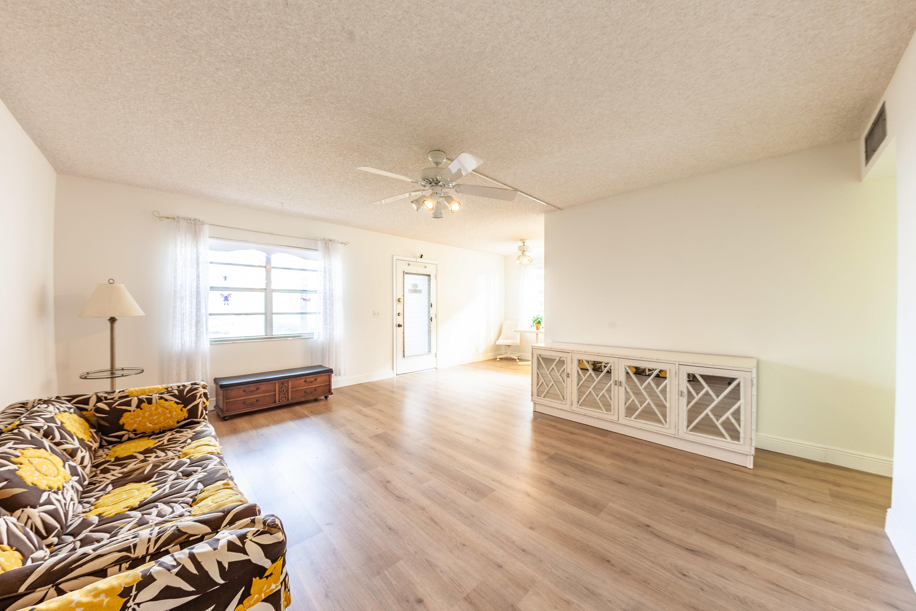 923 Normandy Trail Delray Beach, FL 33484 - Photo 8 of 26 IMG_2317-HDR