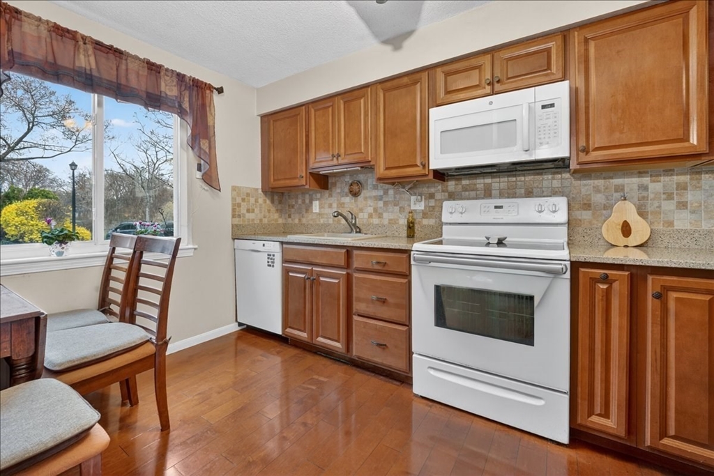 18 Beal's Cove Road, Unit F Hingham, MA 02043 - Photo 4 of 27