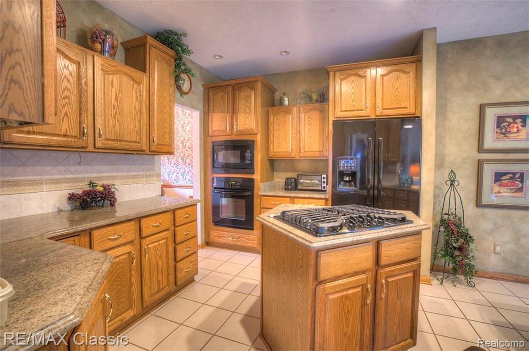 9495 Quail Ridge Run Brighton, MI 48114 - Photo 21 of 85 17hdr.jpg