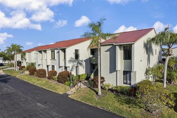 $2,400 | 5473 Southeast Miles Grant Road, Unit 206, Stuart, FL 34997