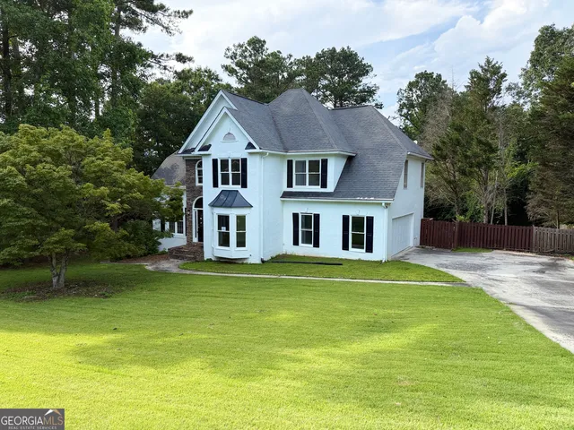 a house view with a outdoor space