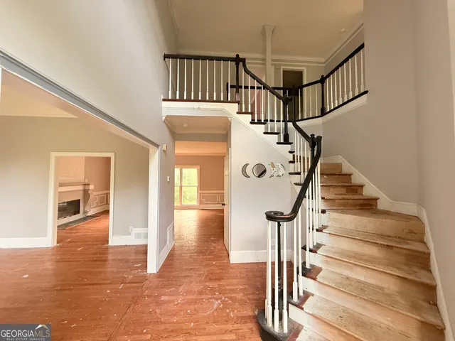 a view of entryway and hall