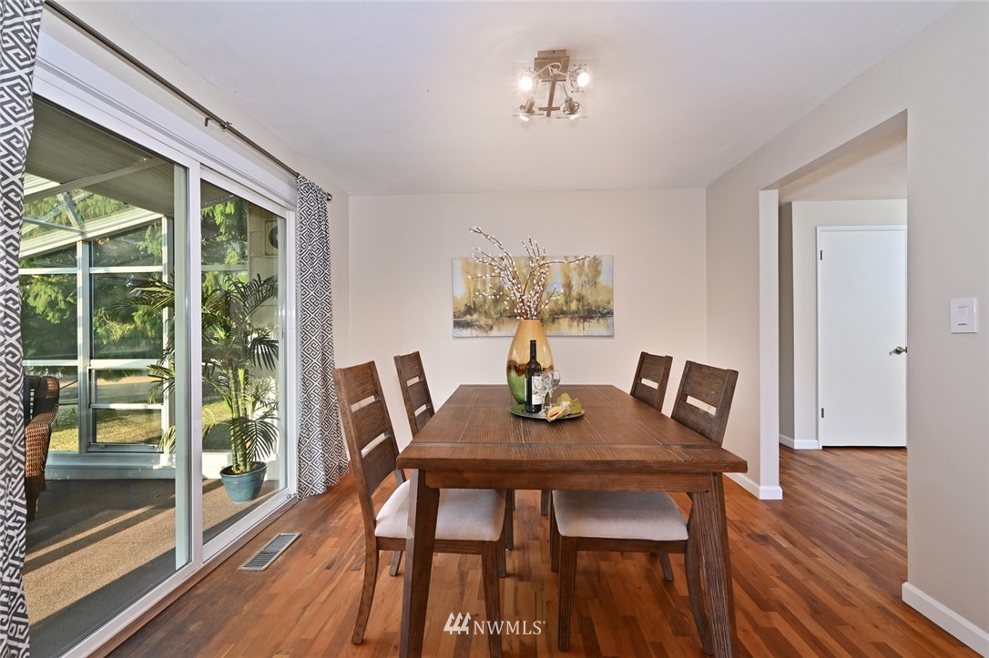 3415 Northeast 10th Place Renton, WA 98056 - Photo 11 of 29 Gallery Image 11