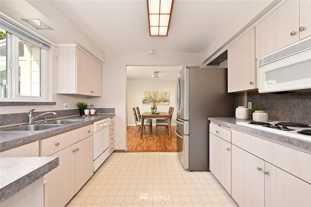 3415 Northeast 10th Place Renton, WA 98056 - Photo 14 of 29 Gallery Image 14