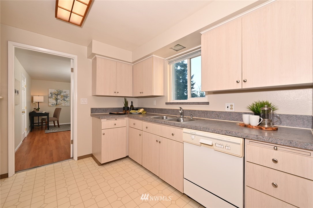 3415 Northeast 10th Place Renton, WA 98056 - Photo 15 of 29 Gallery Image 15