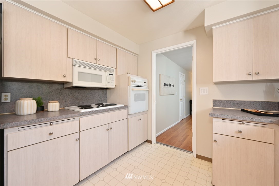 3415 Northeast 10th Place Renton, WA 98056 - Photo 16 of 29 Gallery Image 16