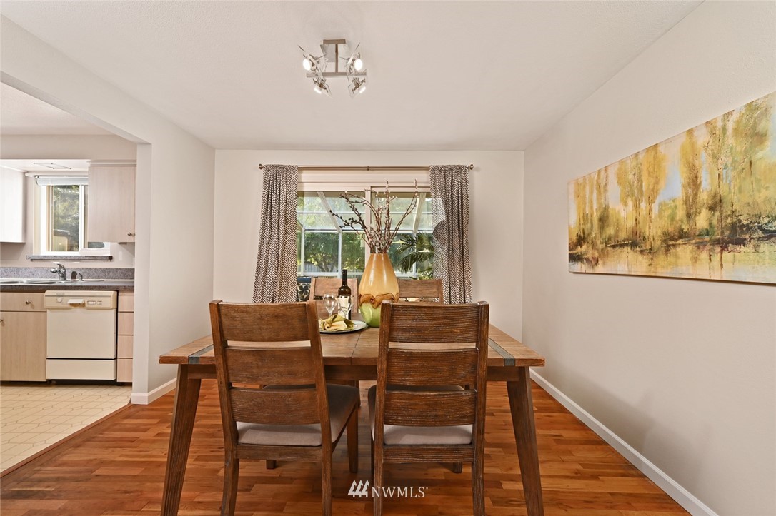 3415 Northeast 10th Place Renton, WA 98056 - Photo 9 of 29 Gallery Image 9