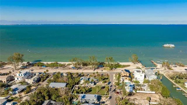 $1,350,000 | 203 North Bay Boulevard, Anna Maria, FL 34216