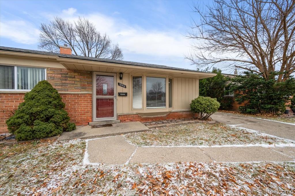 32416 Exeter Drive Warren, MI 48092 - Photo 4 of 33