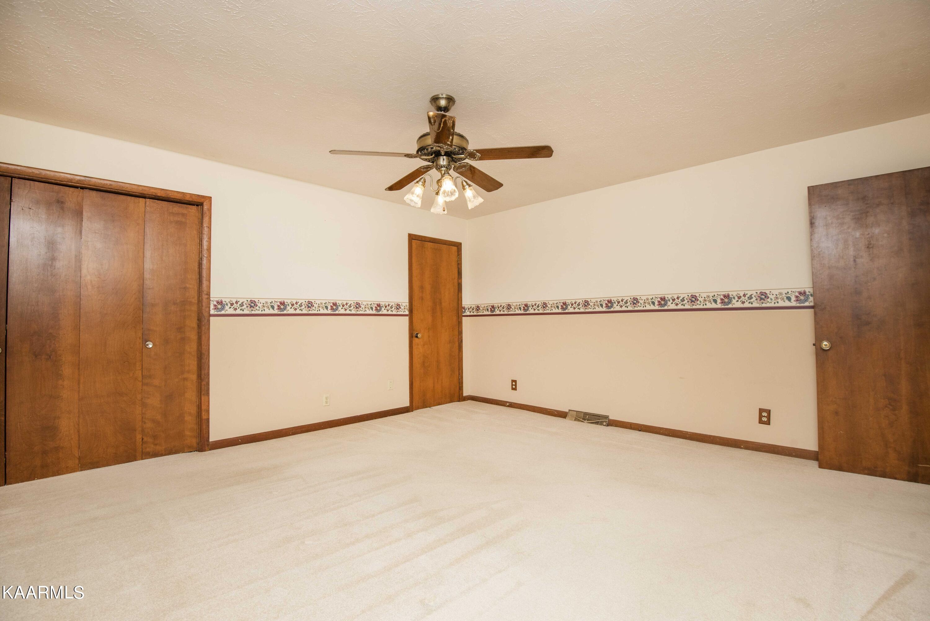 28 Montclair Road Oak Ridge, TN 37830 - Photo 15 of 57 Primary Bedroom
