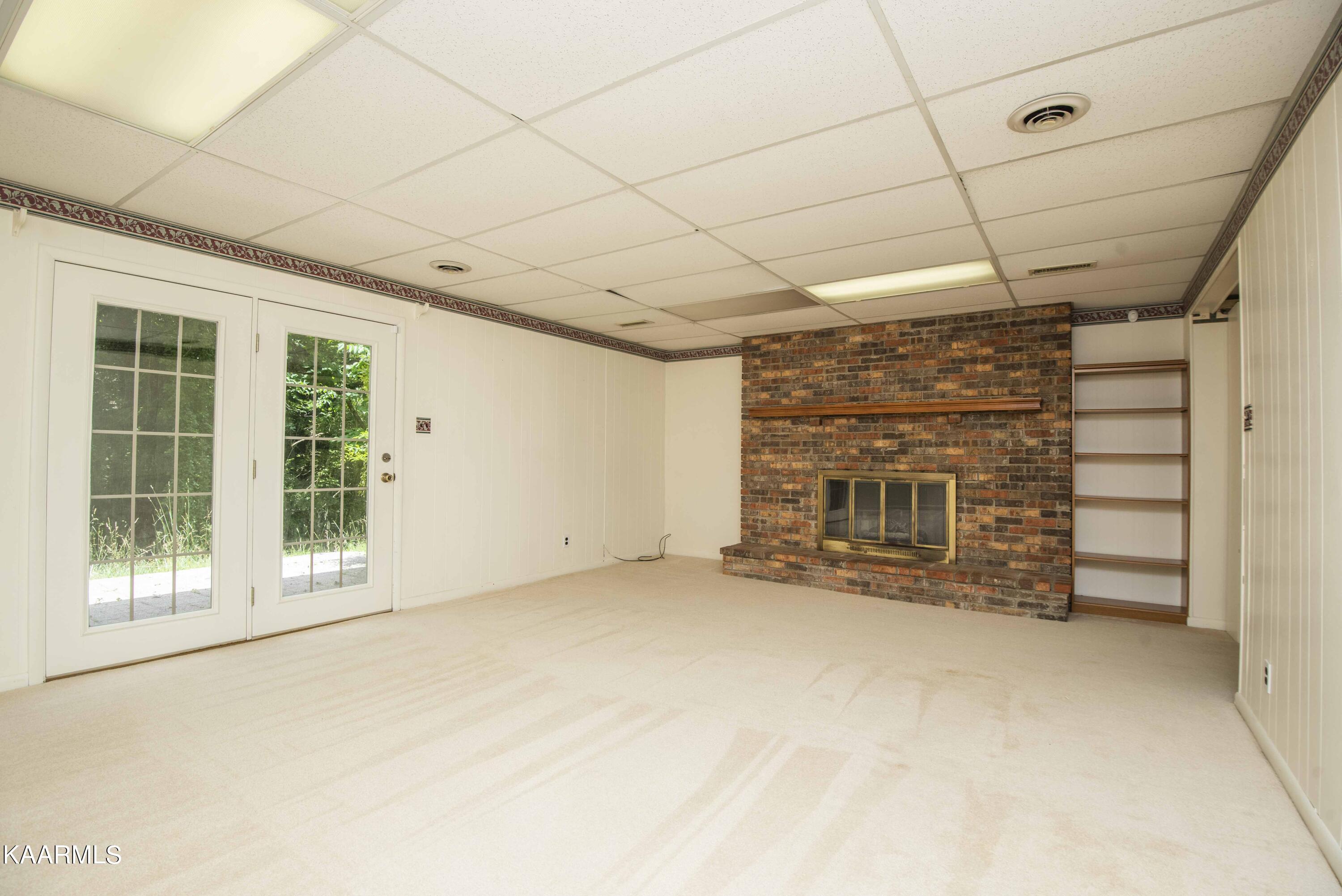 28 Montclair Road Oak Ridge, TN 37830 - Photo 33 of 57 Family Room